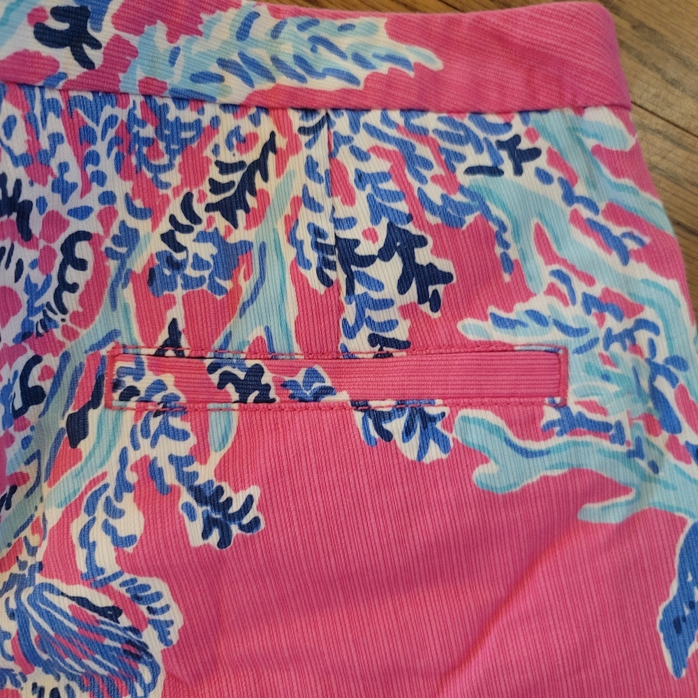 Lilly Pulitzer Vibrant Pink & Blue Patterned Women's Shorts With Pockets - Picture 5 of 5